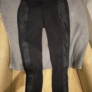 Sleek Black Leggings with Zipper Accents